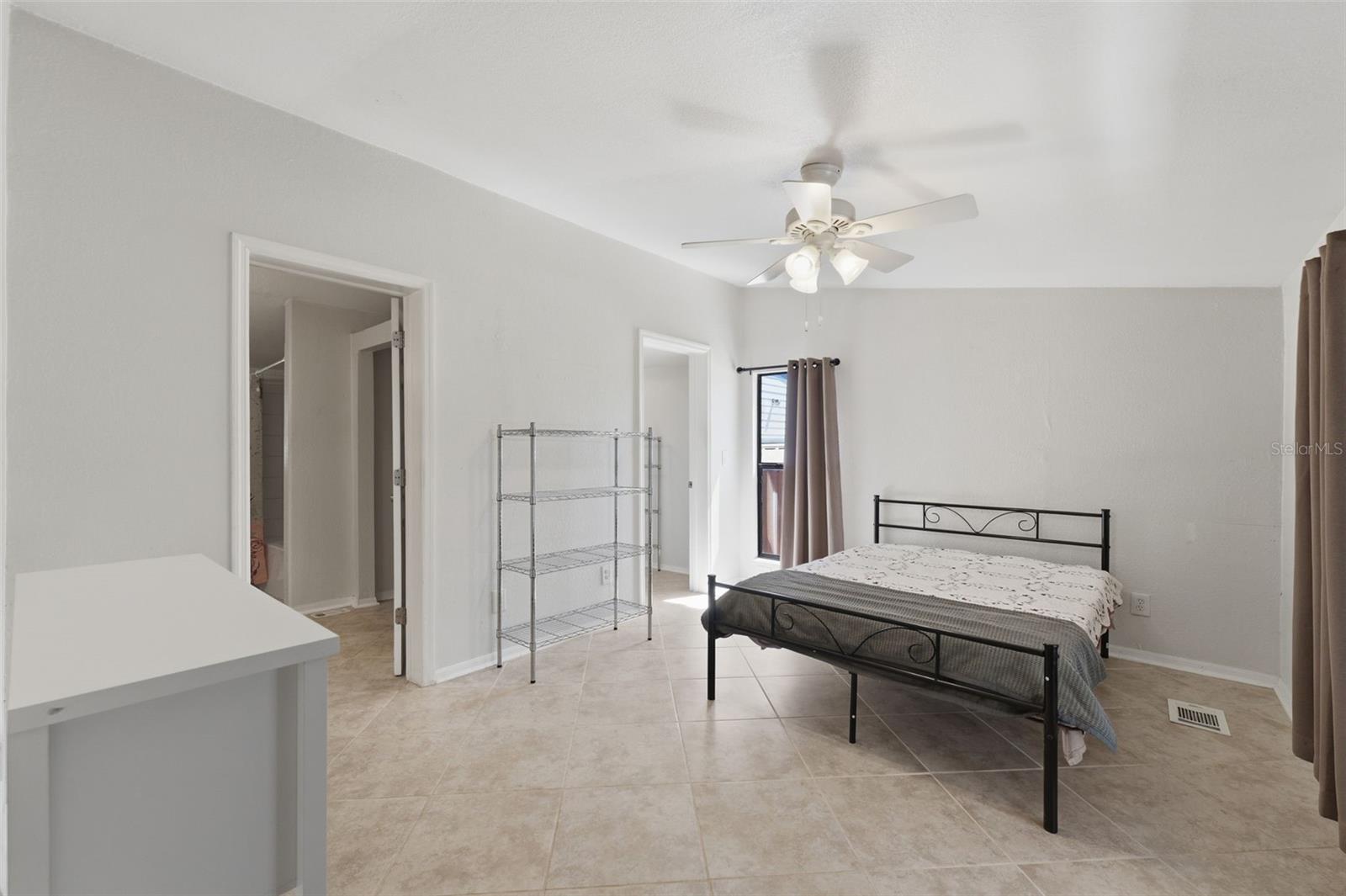 Image 23 of 46 For 515 Covelake Terrace