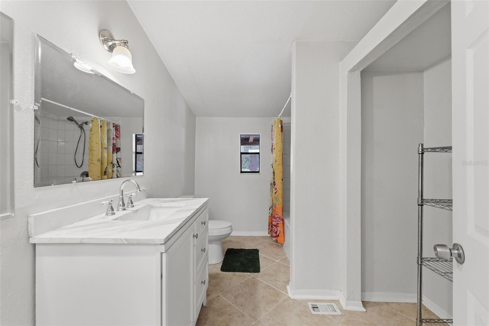 Image 25 of 46 For 515 Covelake Terrace