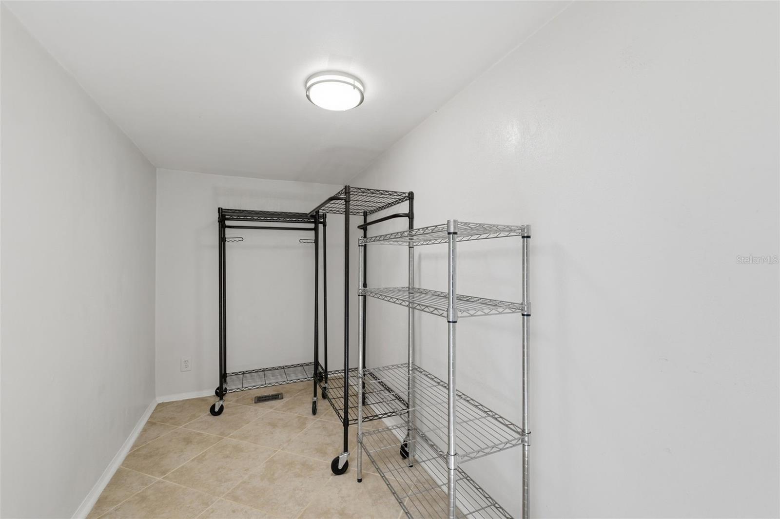 Image 27 of 46 For 515 Covelake Terrace