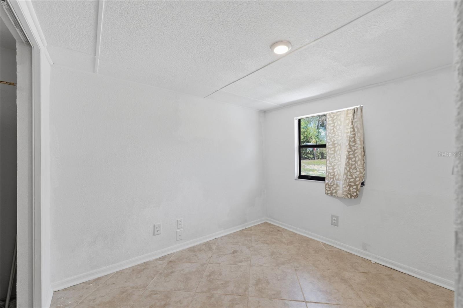 Image 30 of 46 For 515 Covelake Terrace