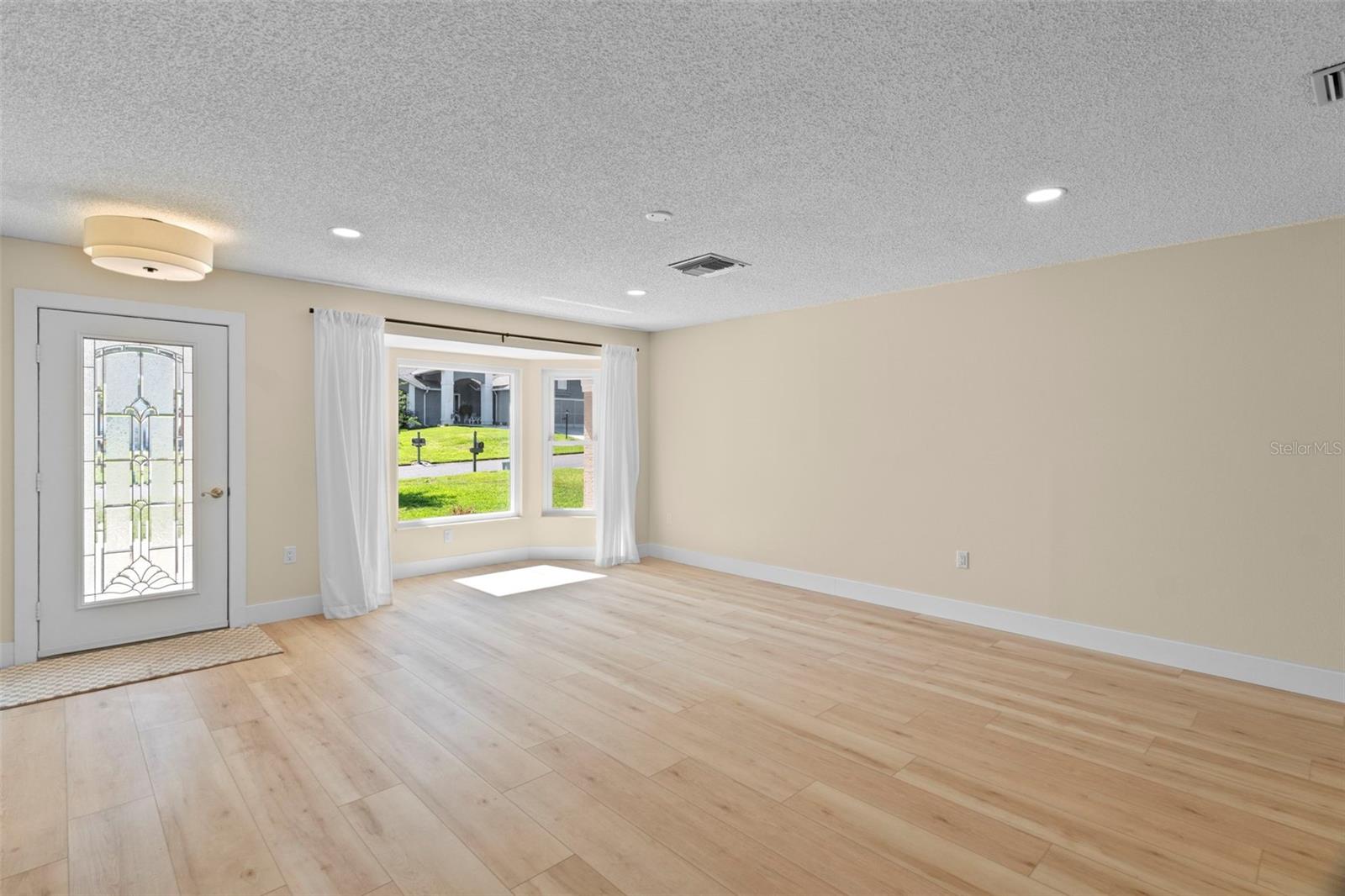 Image 10 of 87 For 8143 Laurel Green Drive