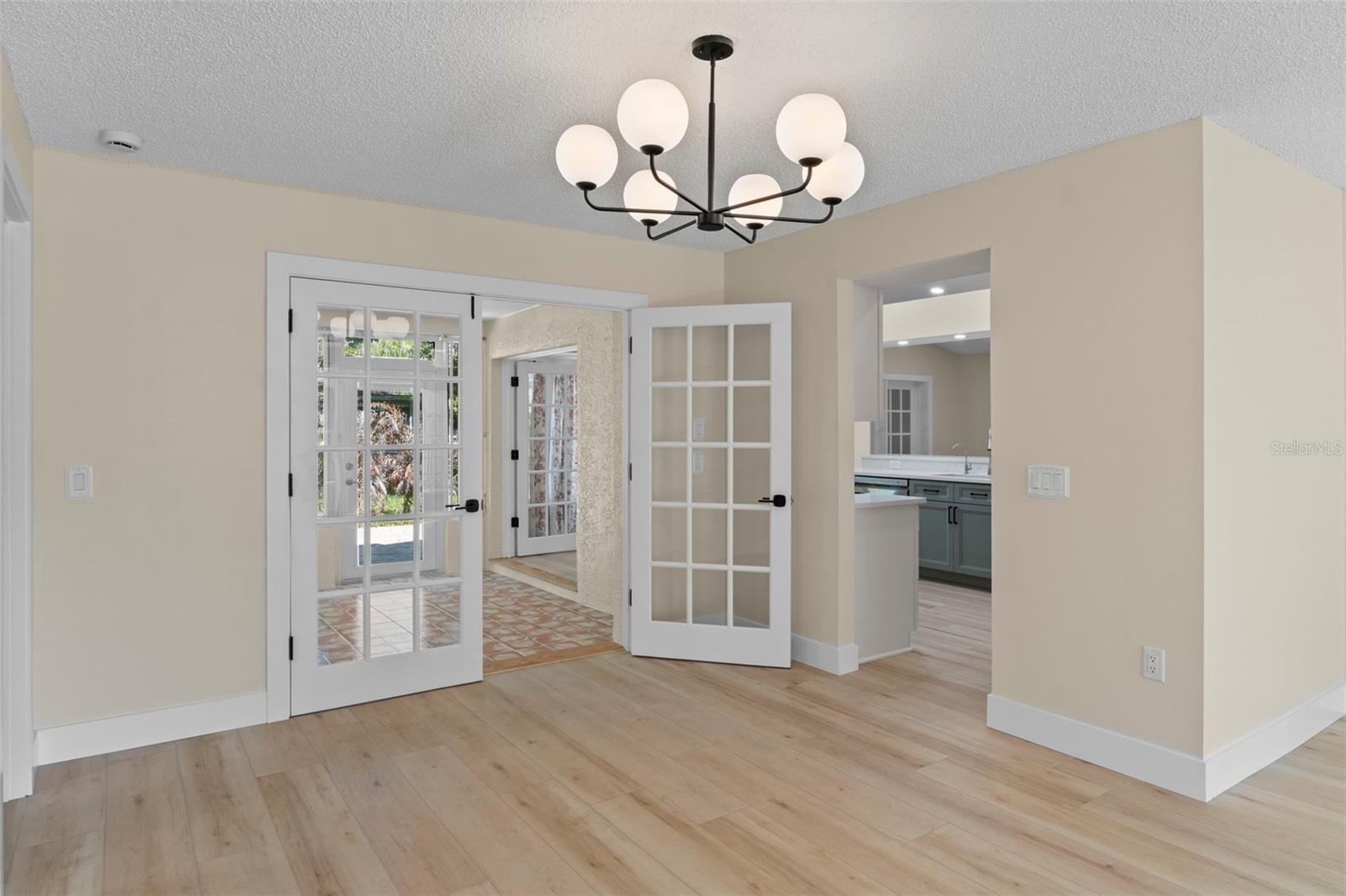 Image 11 of 87 For 8143 Laurel Green Drive