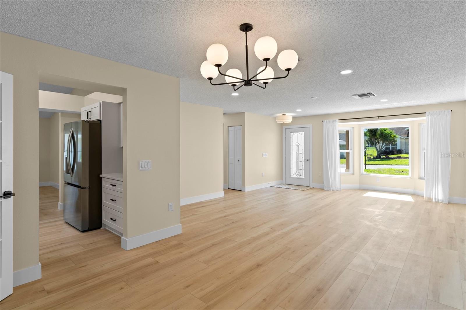 Image 13 of 87 For 8143 Laurel Green Drive