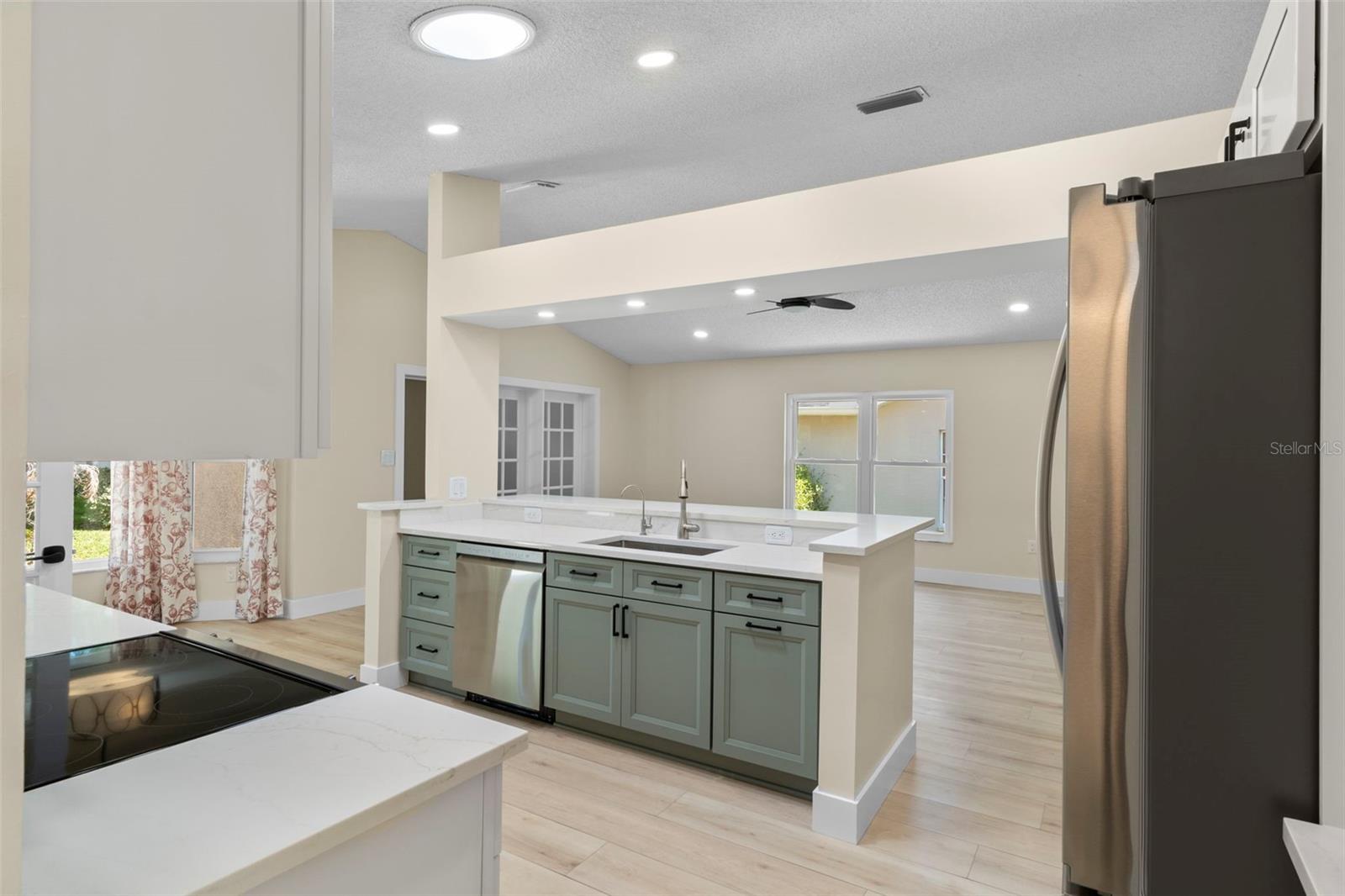 Image 15 of 87 For 8143 Laurel Green Drive