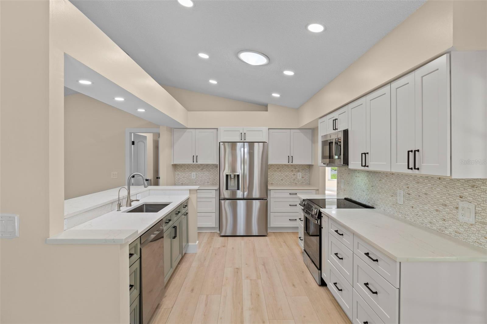 Image 18 of 87 For 8143 Laurel Green Drive