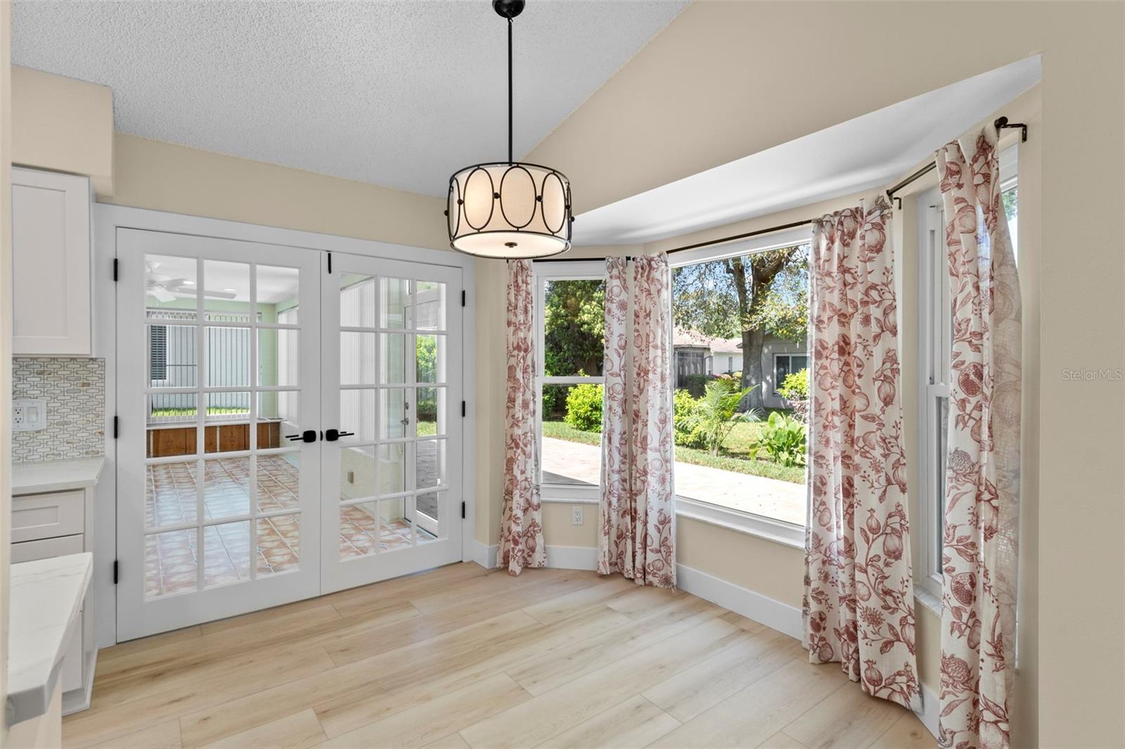 Image 21 of 87 For 8143 Laurel Green Drive