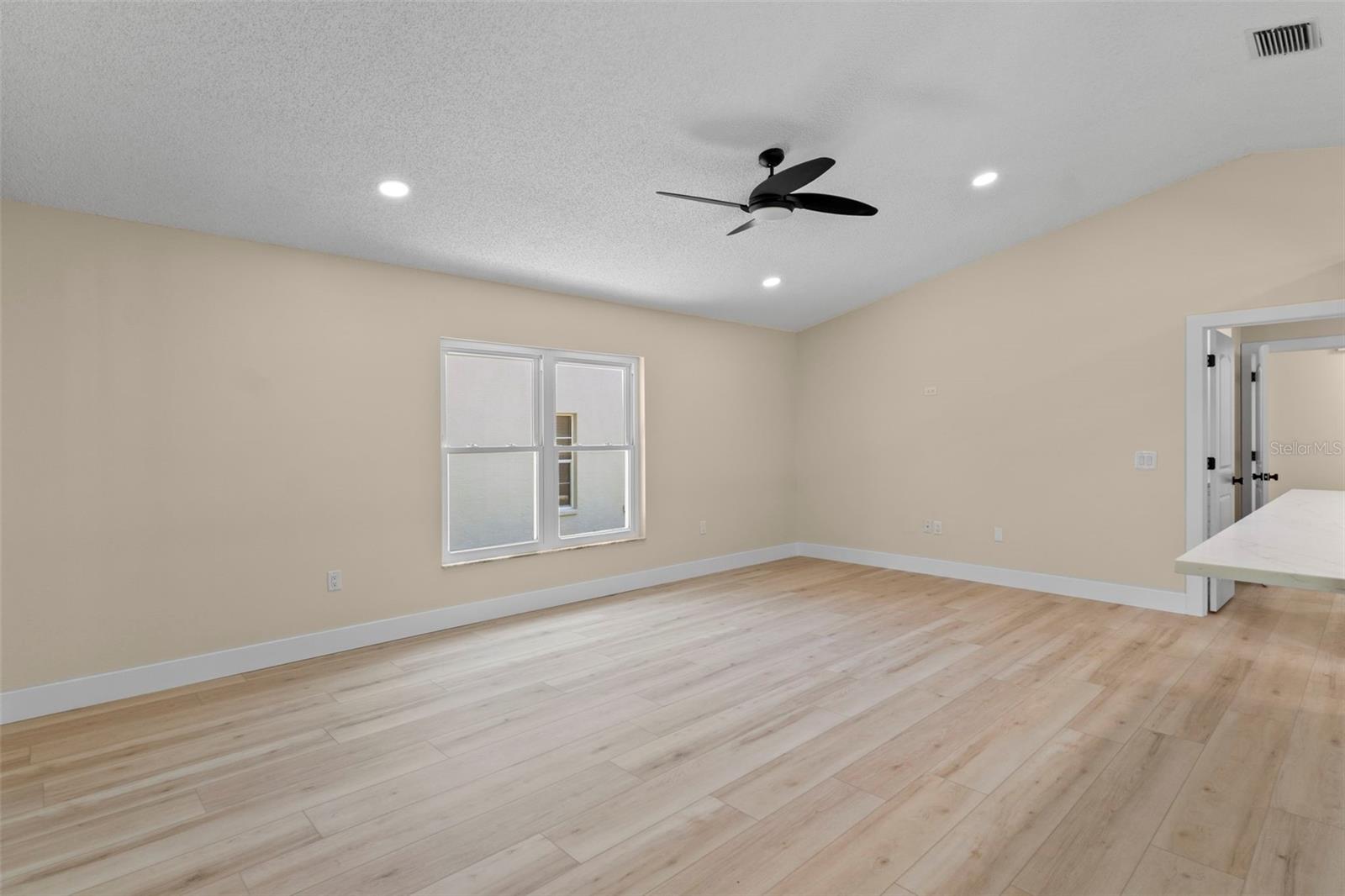 Image 22 of 87 For 8143 Laurel Green Drive