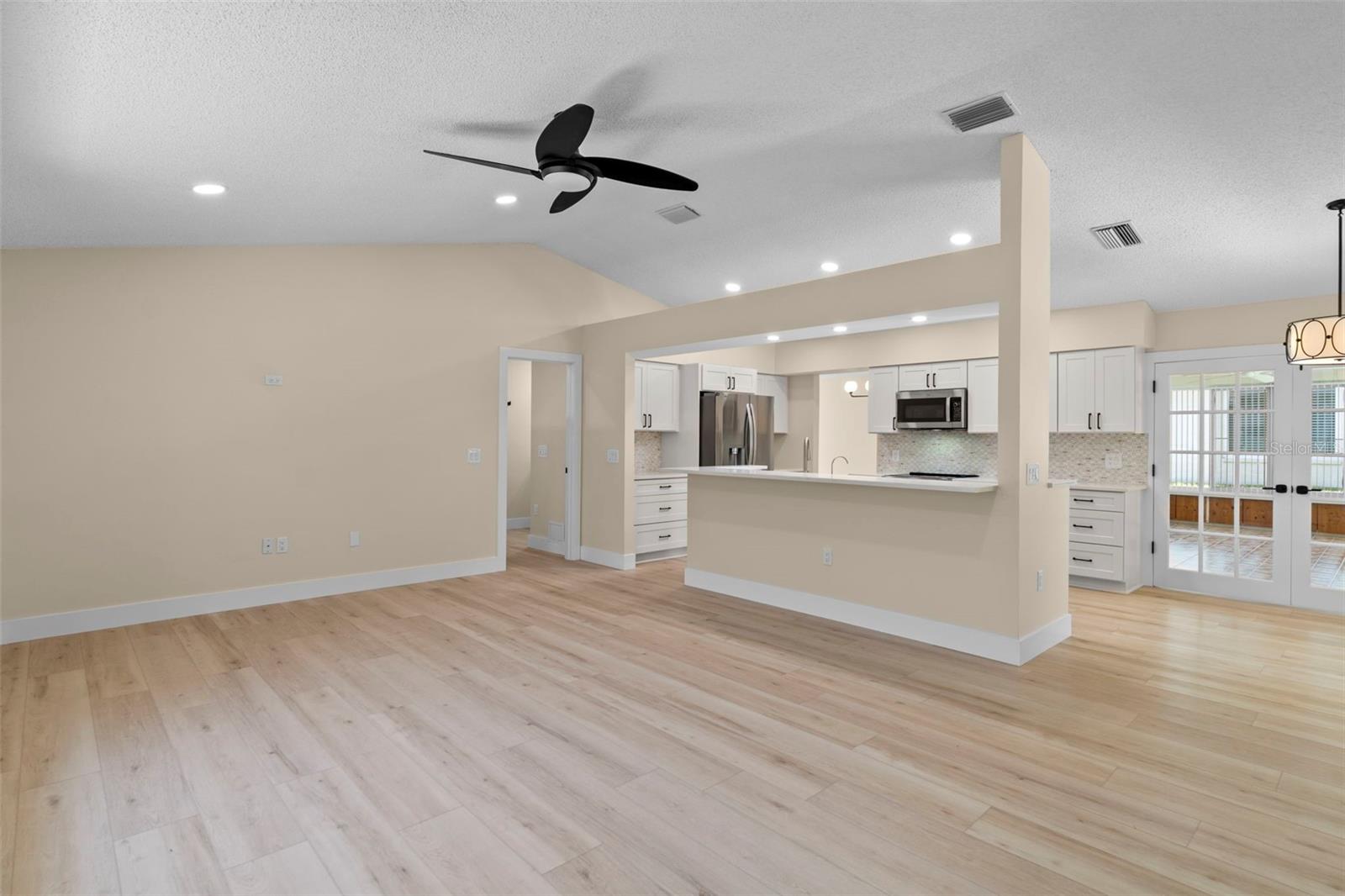 Image 23 of 87 For 8143 Laurel Green Drive