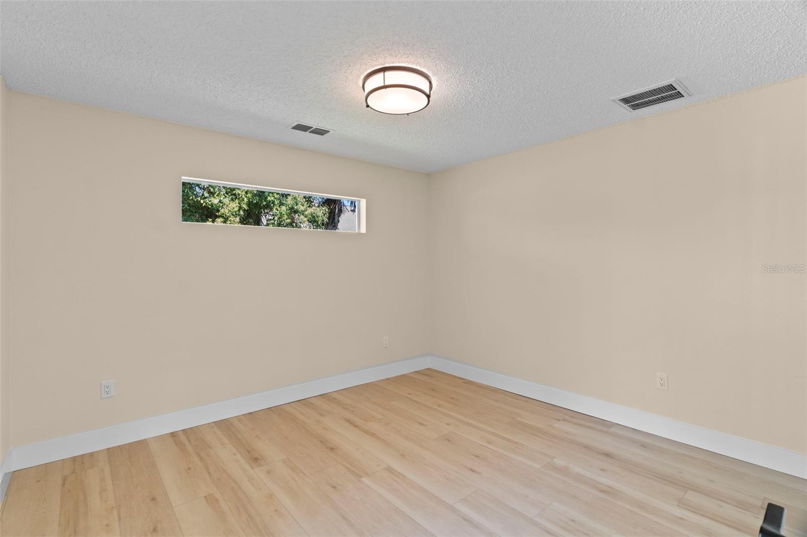 Image 27 of 87 For 8143 Laurel Green Drive