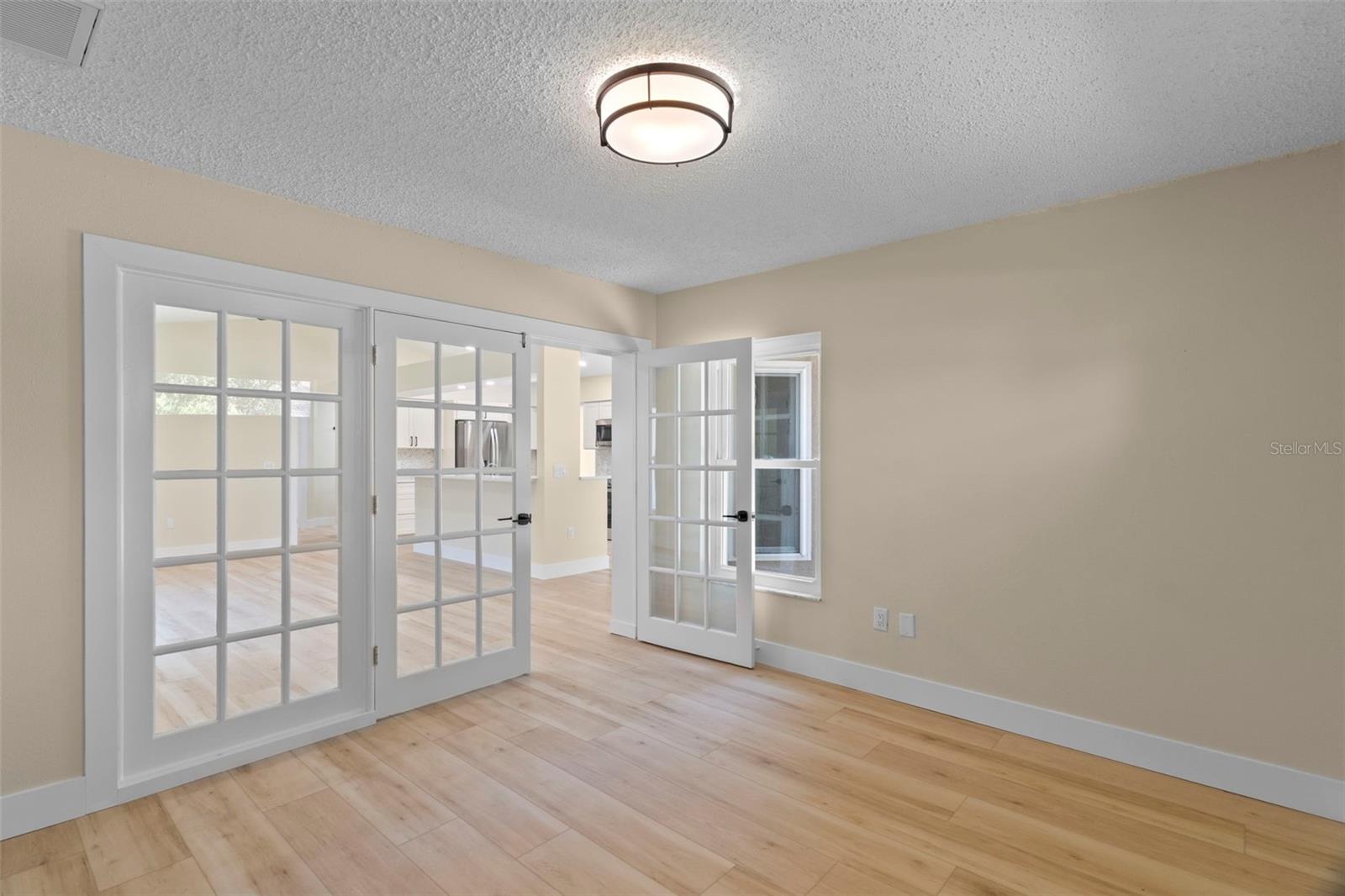 Image 28 of 87 For 8143 Laurel Green Drive