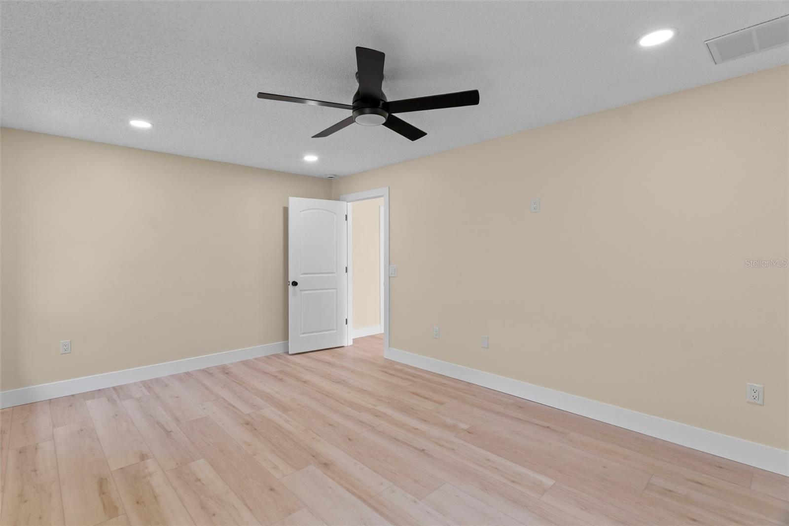 Image 30 of 87 For 8143 Laurel Green Drive