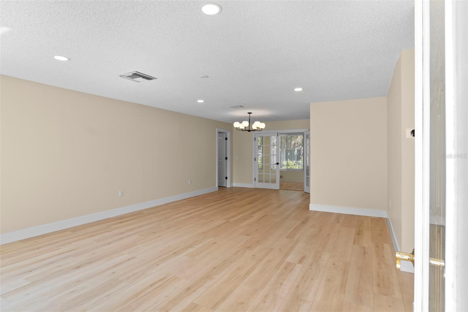 Image 6 of 87 For 8143 Laurel Green Drive