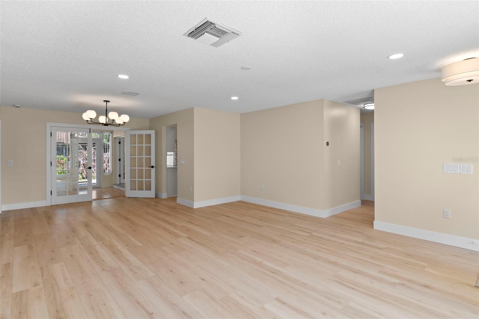 Image 8 of 87 For 8143 Laurel Green Drive