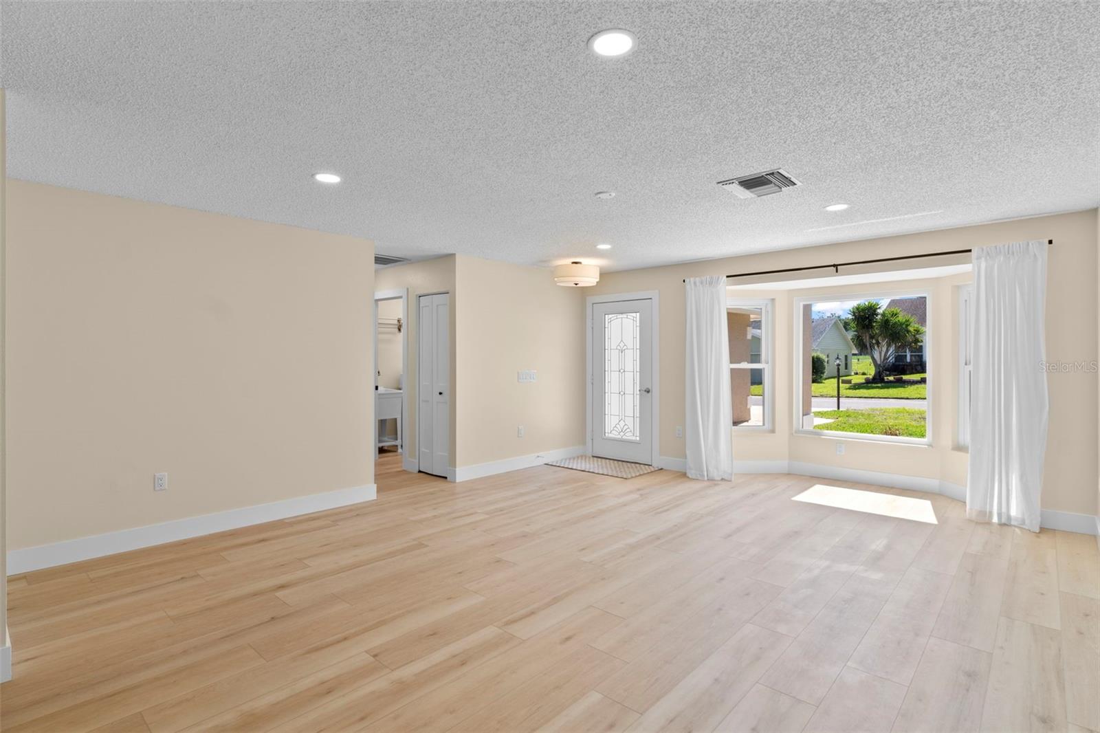 Image 9 of 87 For 8143 Laurel Green Drive