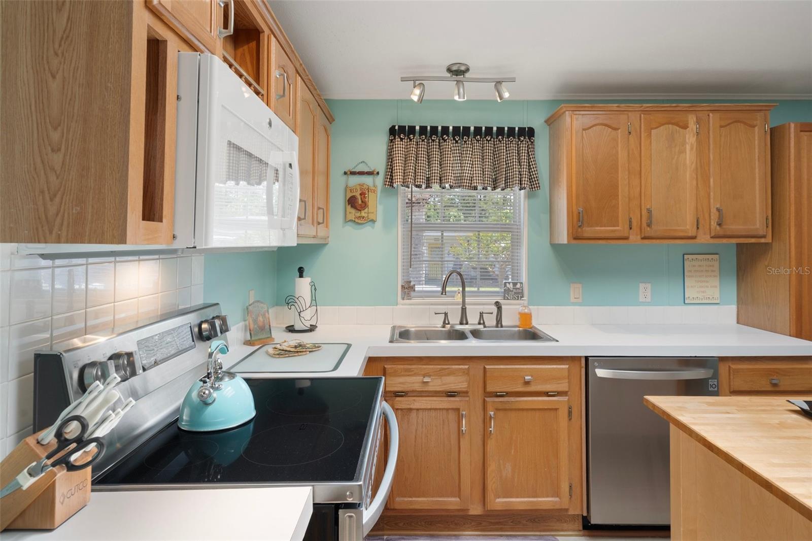 Image 16 of 56 For 20334 Woodside Street