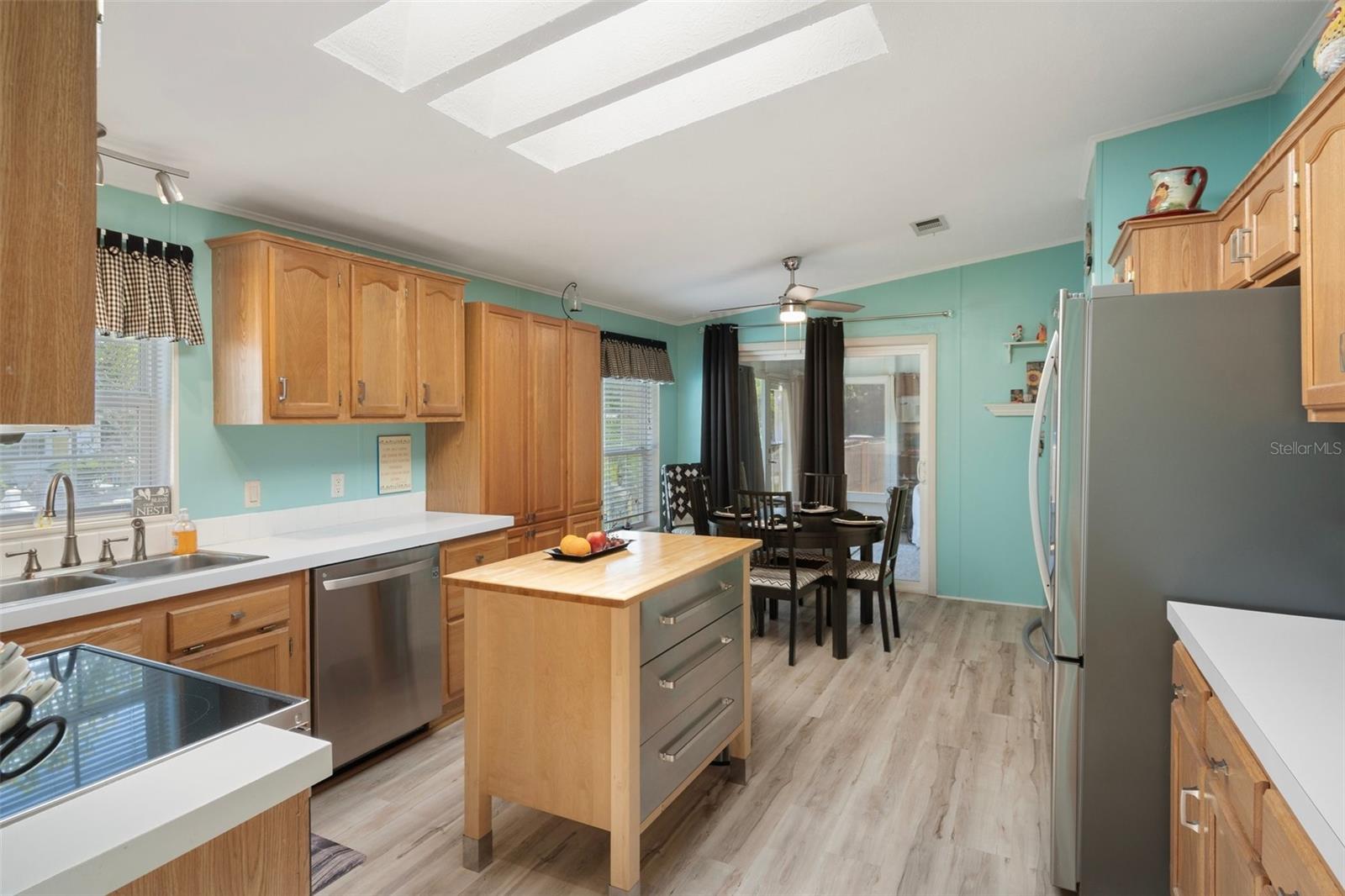 Image 17 of 56 For 20334 Woodside Street