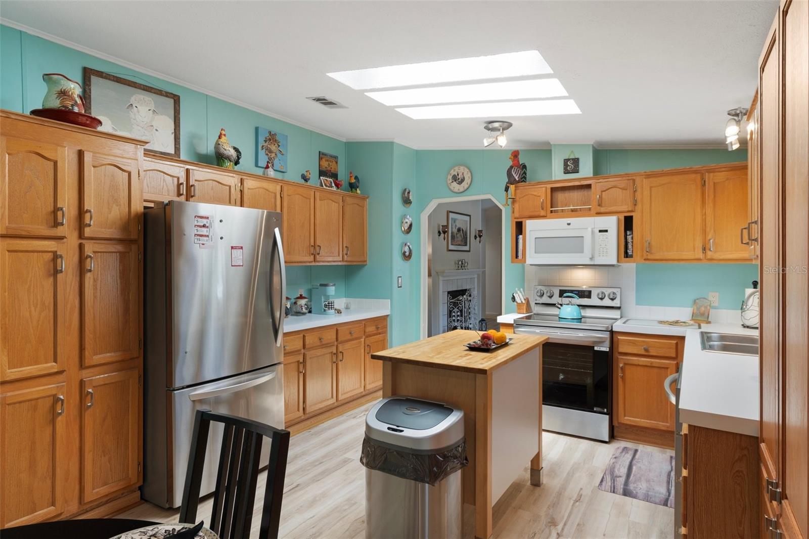 Image 19 of 56 For 20334 Woodside Street