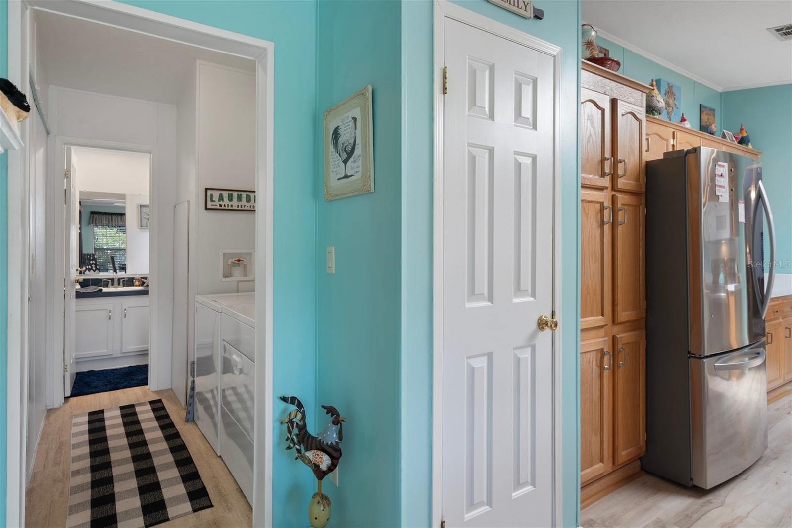 Image 24 of 56 For 20334 Woodside Street