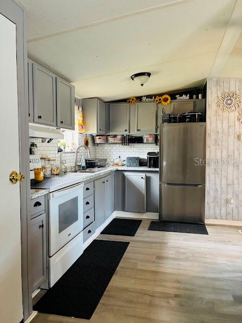 Image 9 of 46 For 7161 Schering Street