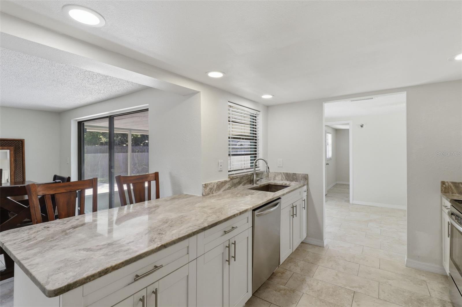 Image 11 of 25 For 12816 1st Isle