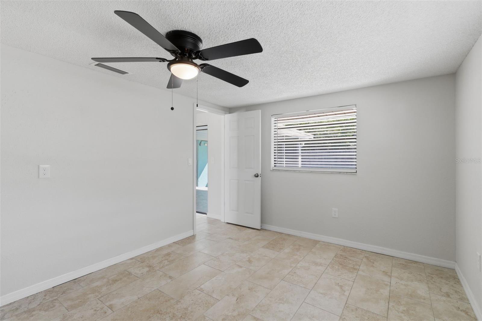 Image 14 of 25 For 12816 1st Isle