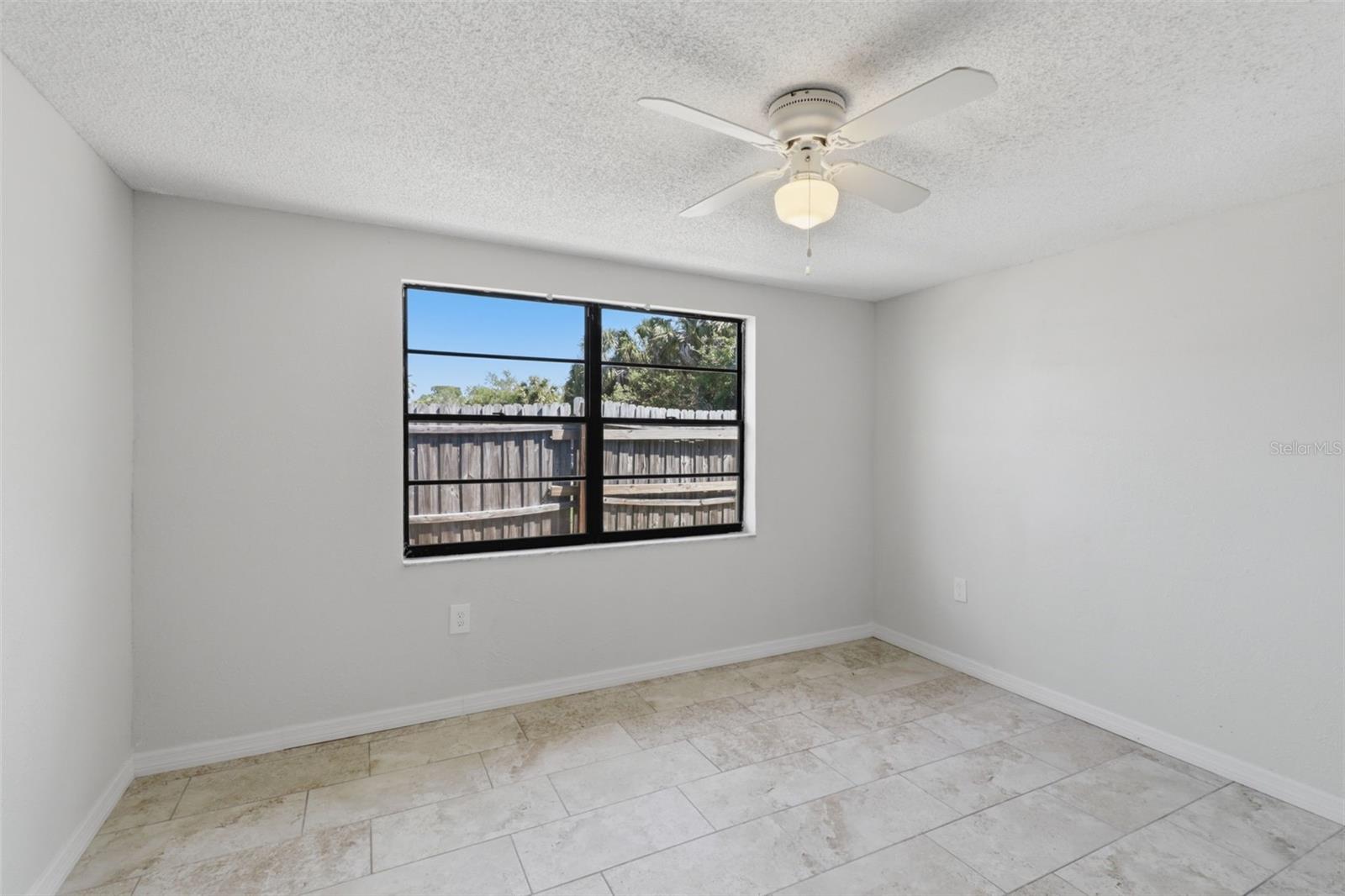 Image 16 of 25 For 12816 1st Isle