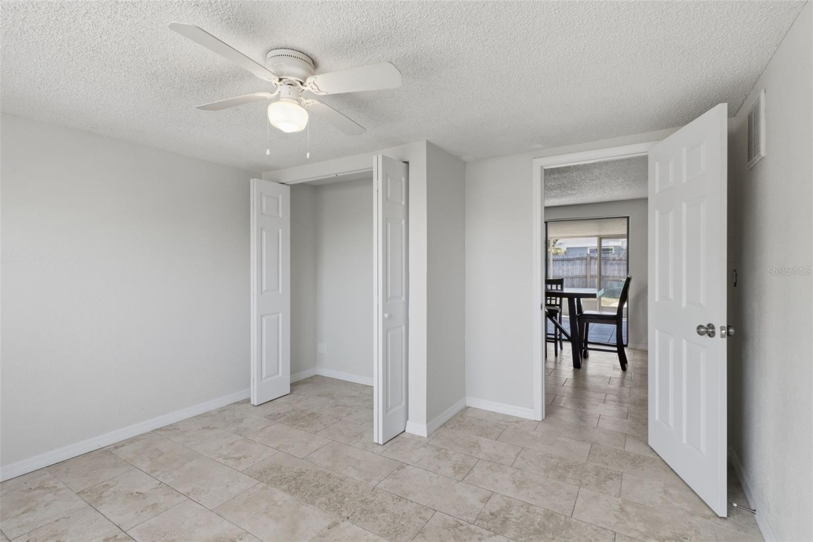 Image 17 of 25 For 12816 1st Isle