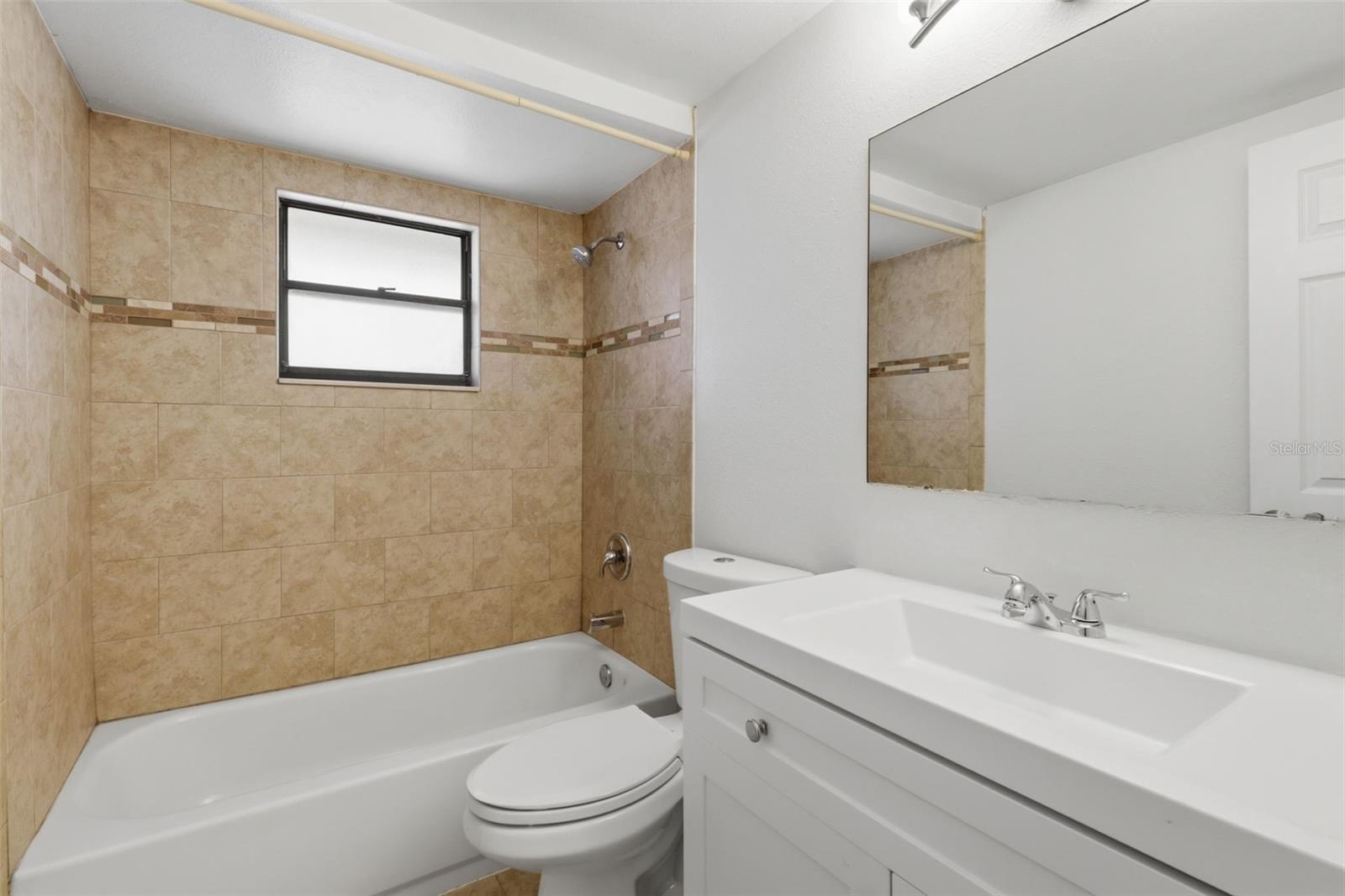 Image 18 of 25 For 12816 1st Isle