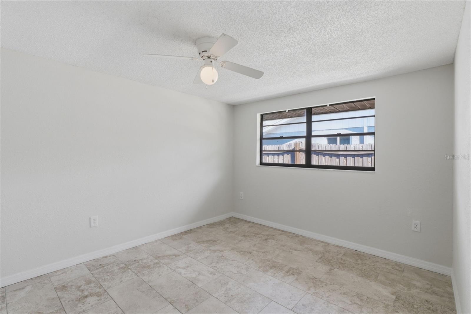 Image 19 of 25 For 12816 1st Isle