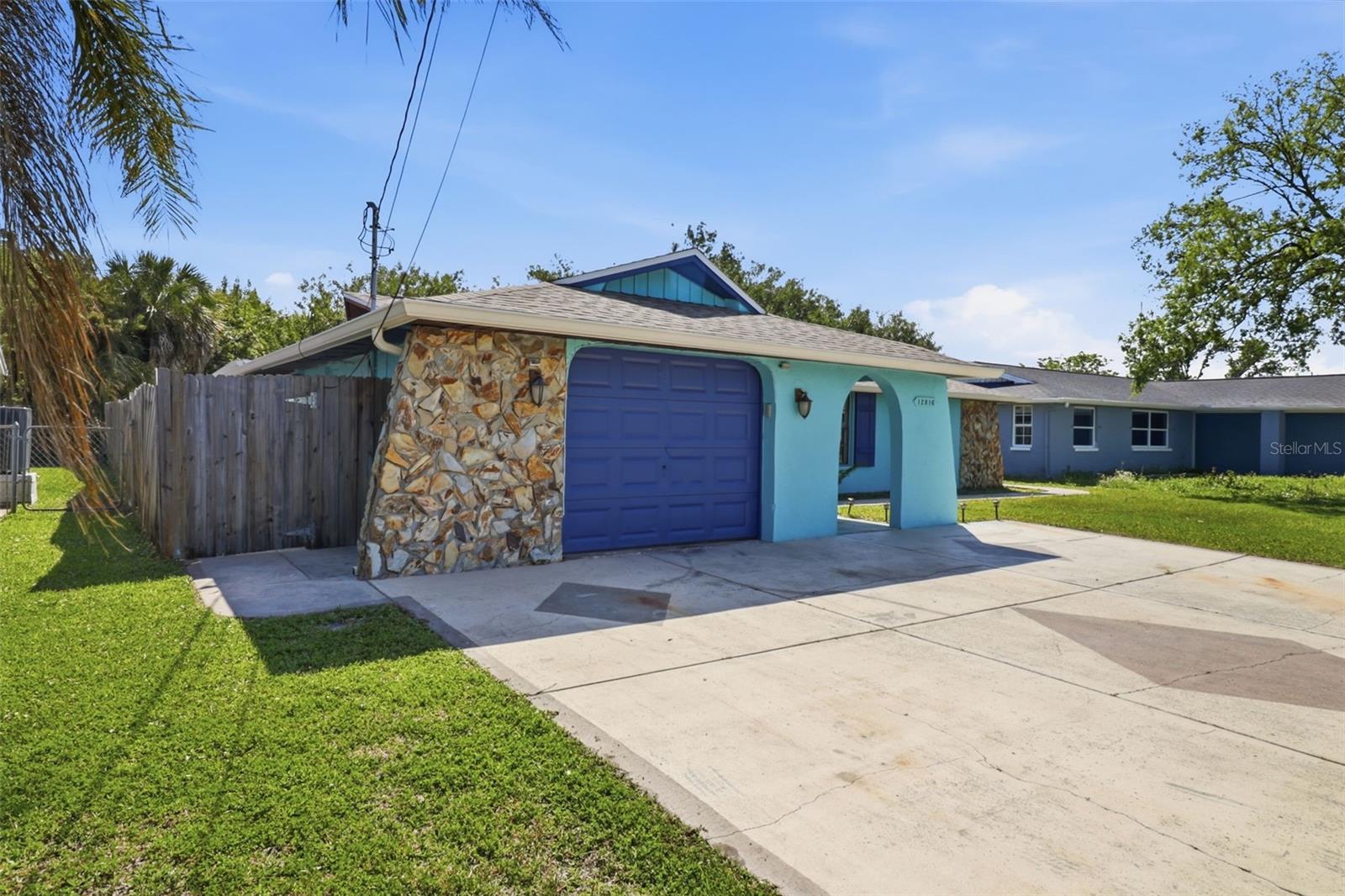 Image 2 of 25 For 12816 1st Isle