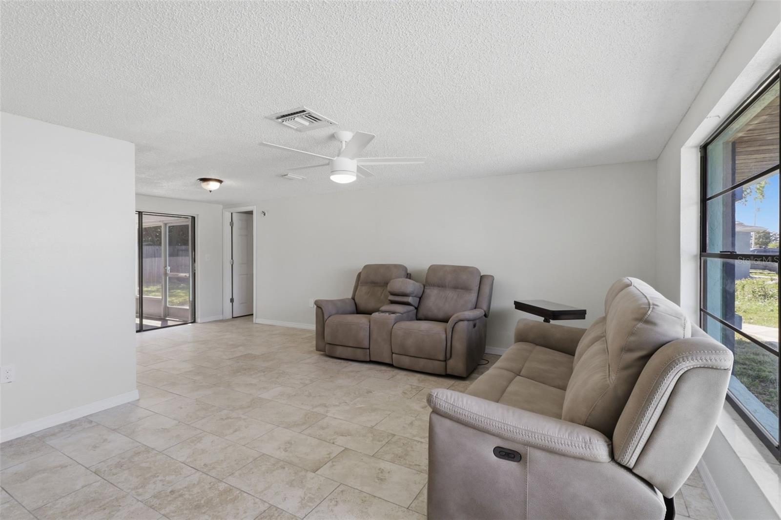 Image 4 of 25 For 12816 1st Isle