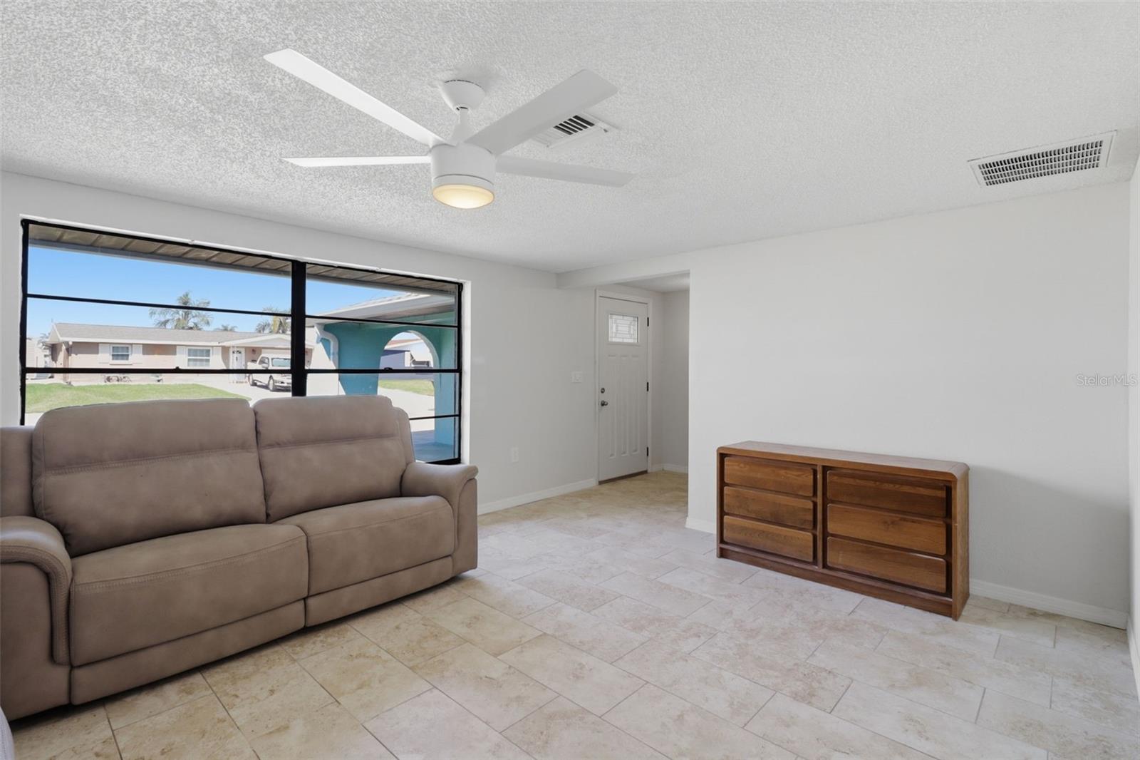 Image 5 of 25 For 12816 1st Isle