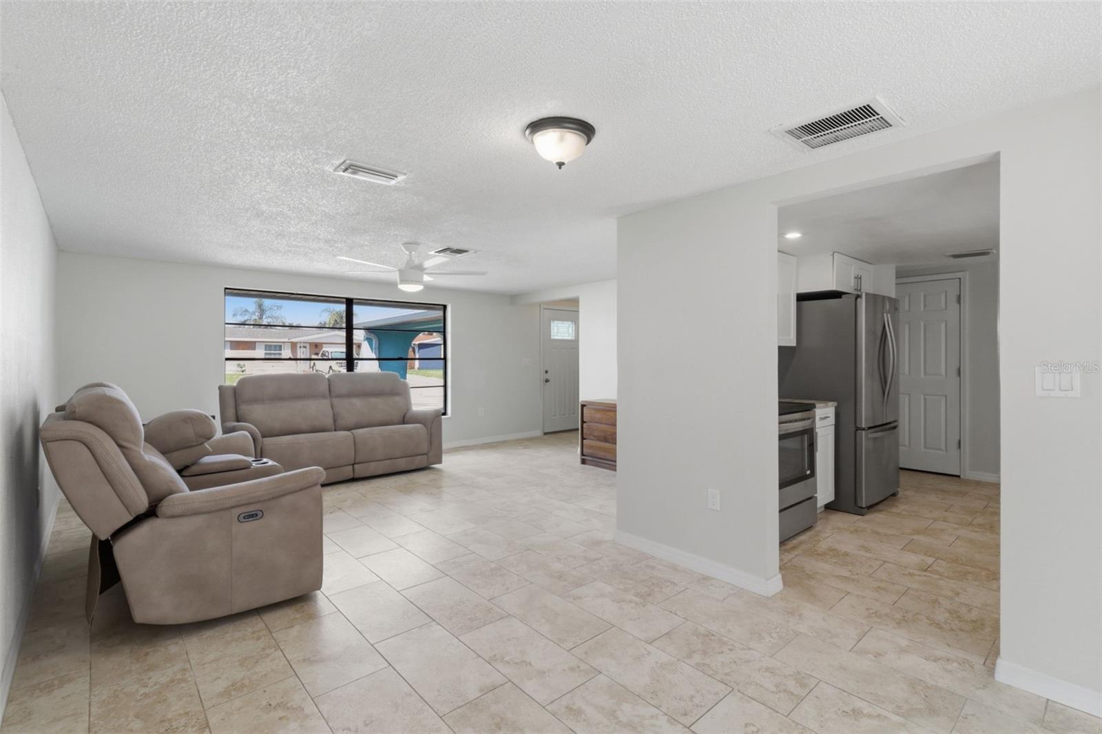 Image 6 of 25 For 12816 1st Isle