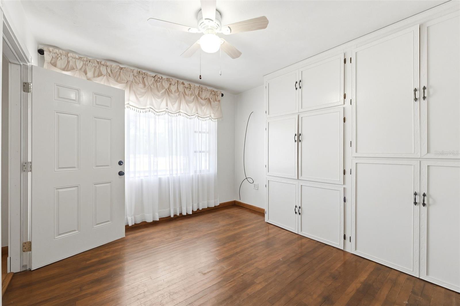 Image 11 of 40 For 18749 Us Highway 41