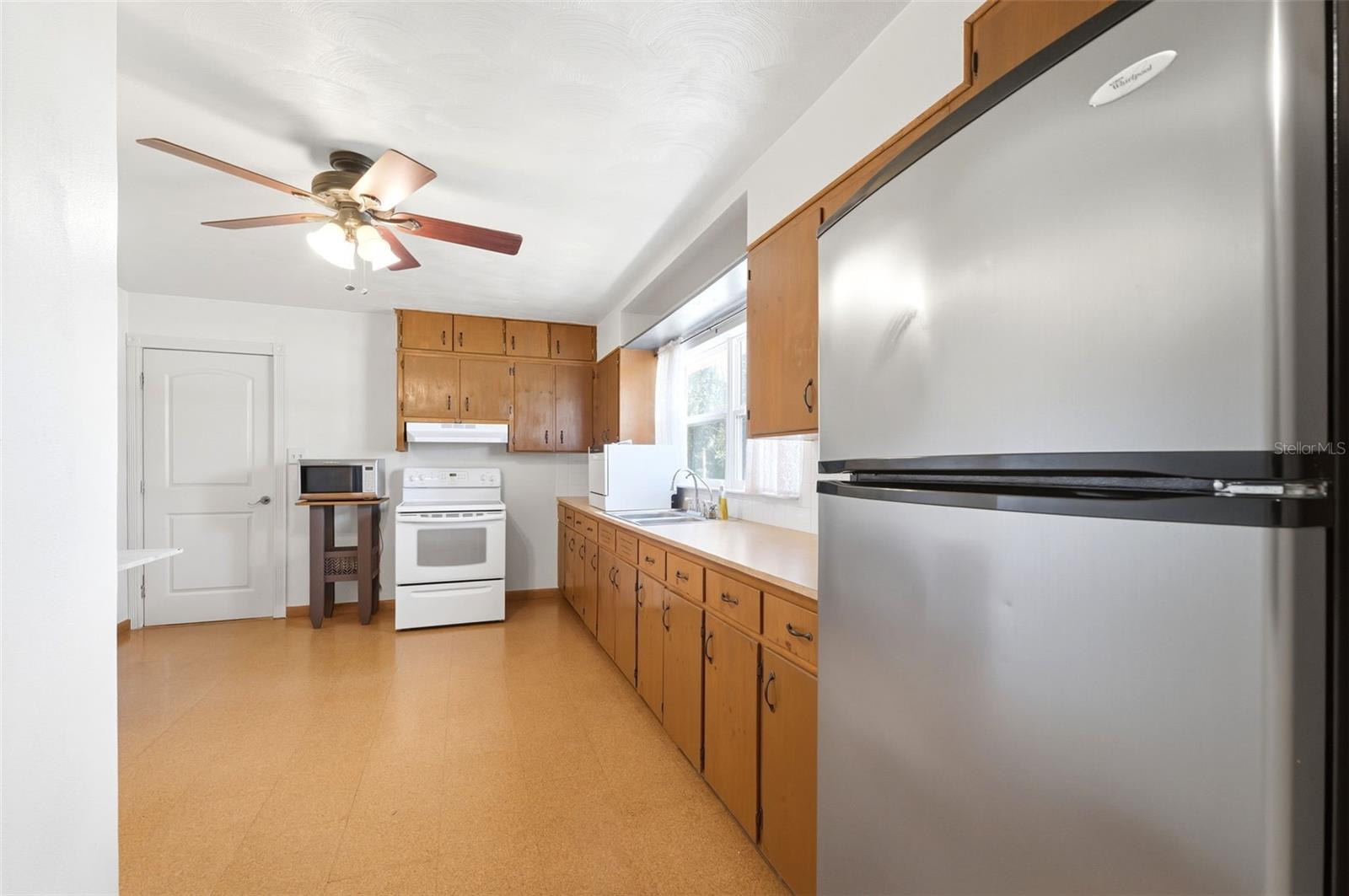 Image 12 of 40 For 18749 Us Highway 41