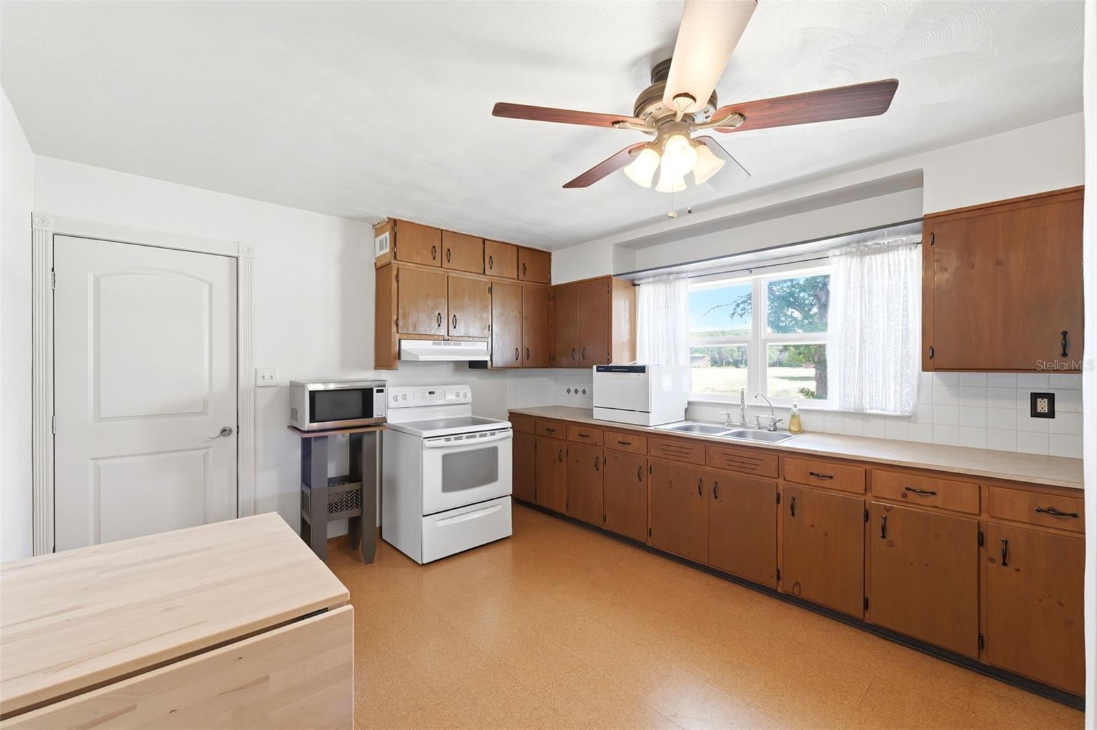 Image 13 of 40 For 18749 Us Highway 41