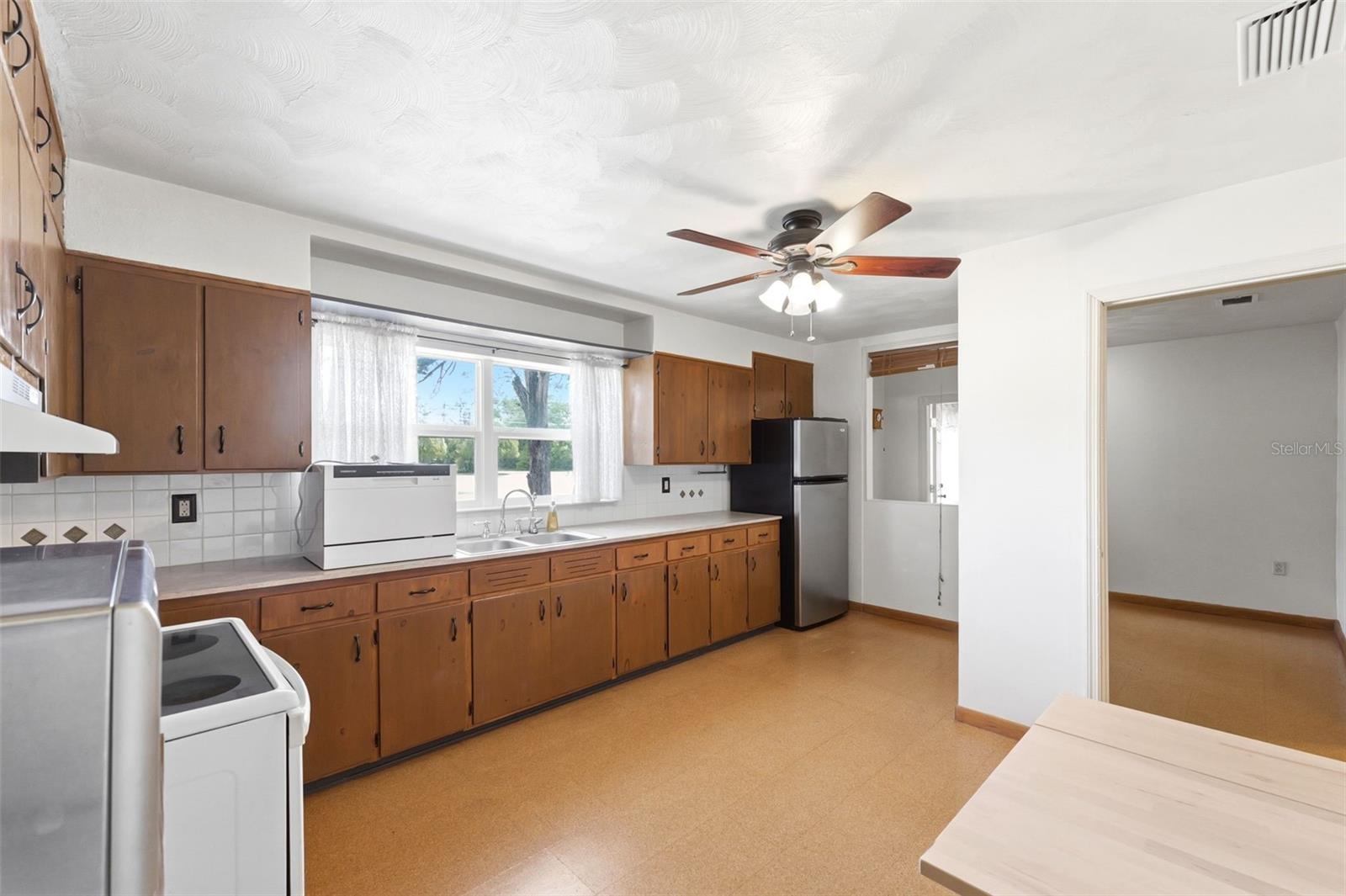 Image 14 of 40 For 18749 Us Highway 41