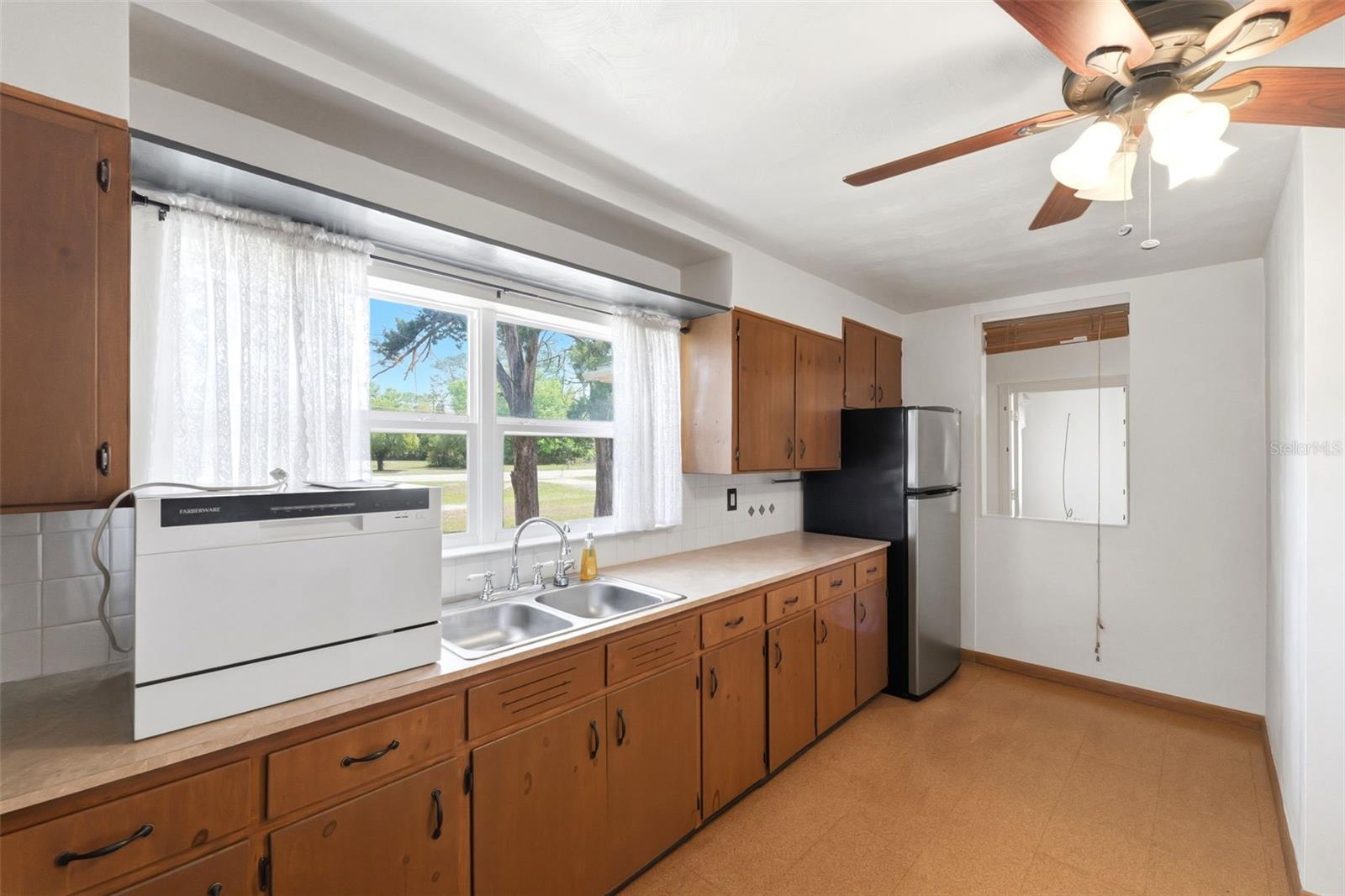 Image 15 of 40 For 18749 Us Highway 41