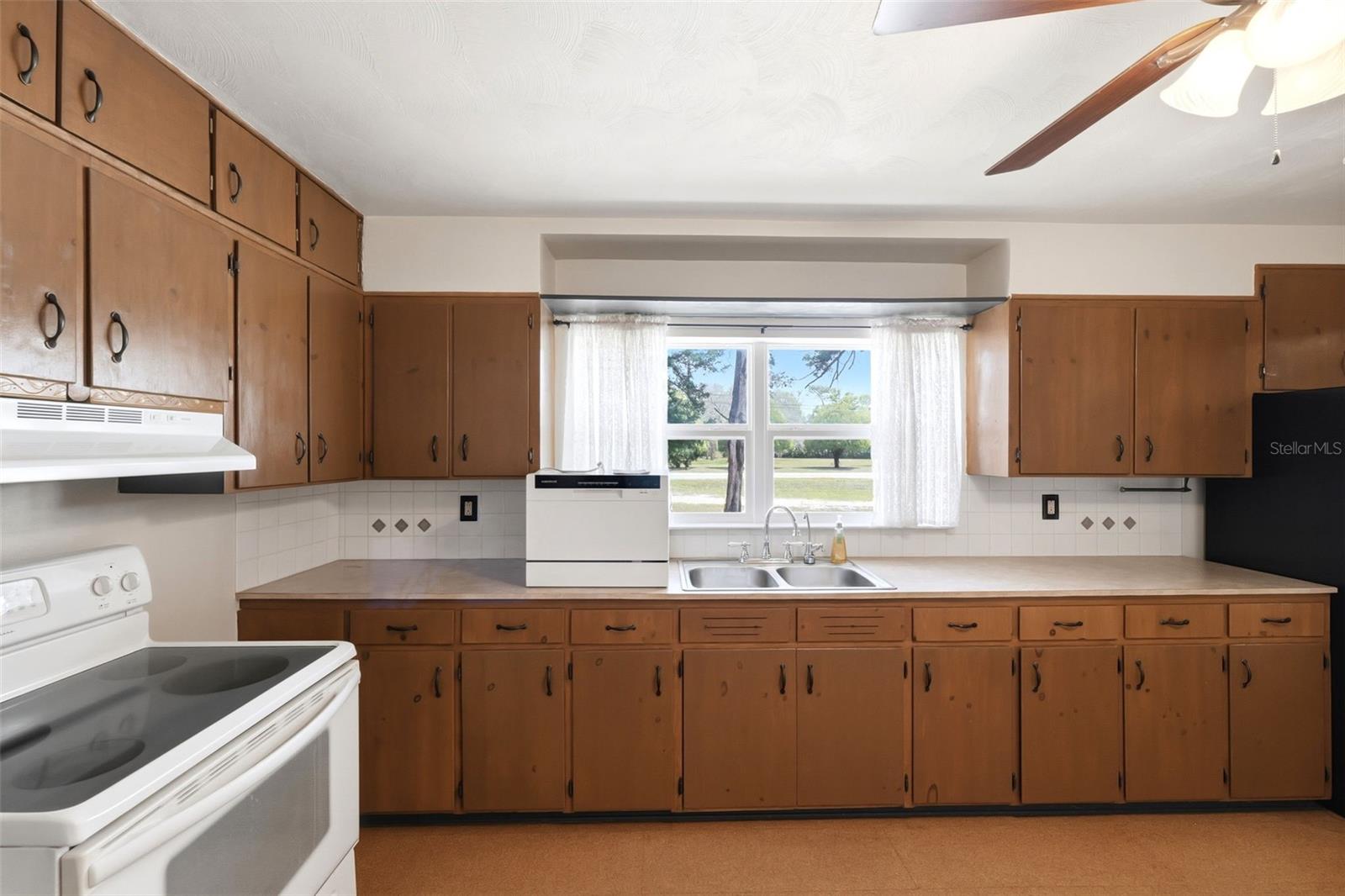 Image 17 of 40 For 18749 Us Highway 41