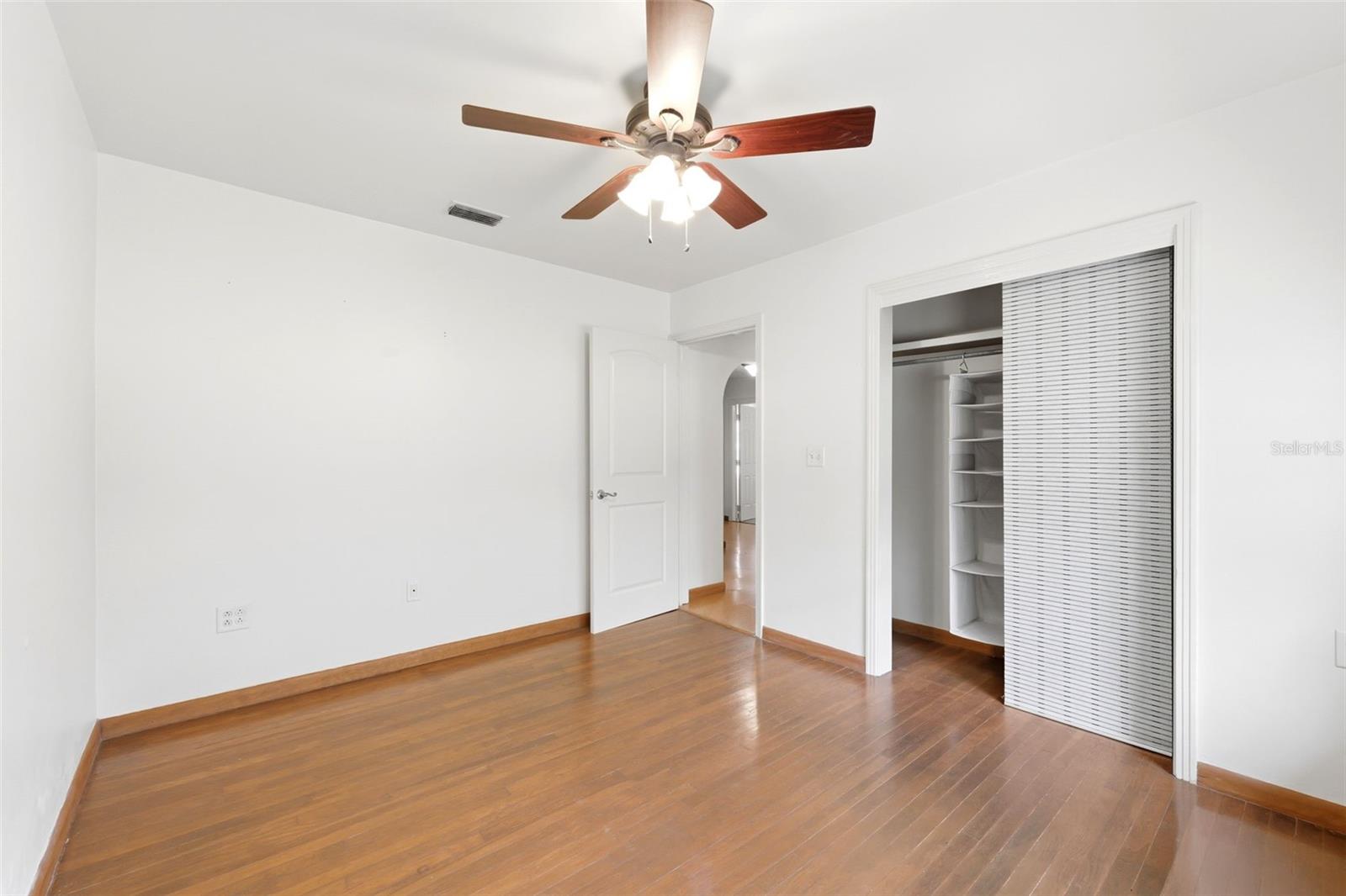 Image 21 of 40 For 18749 Us Highway 41