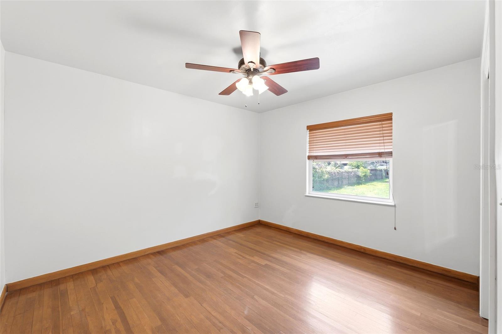 Image 23 of 40 For 18749 Us Highway 41