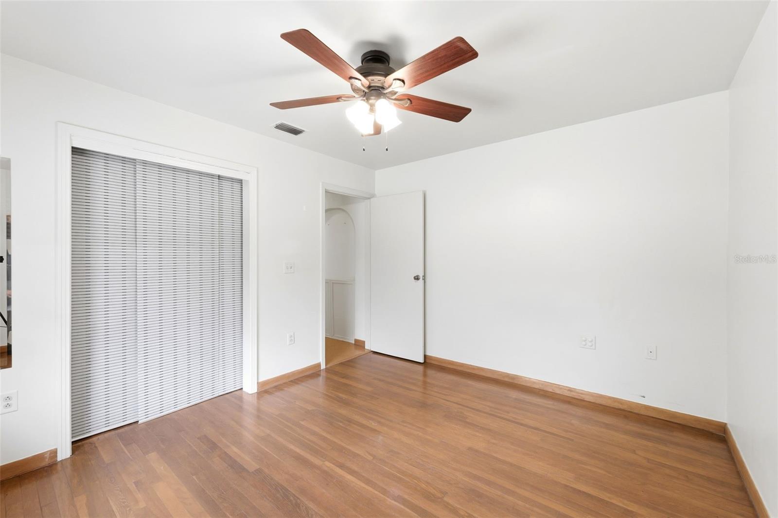 Image 24 of 40 For 18749 Us Highway 41