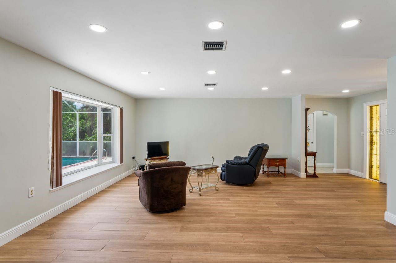 Image 10 of 61 For 6955 Bottle Brush Drive