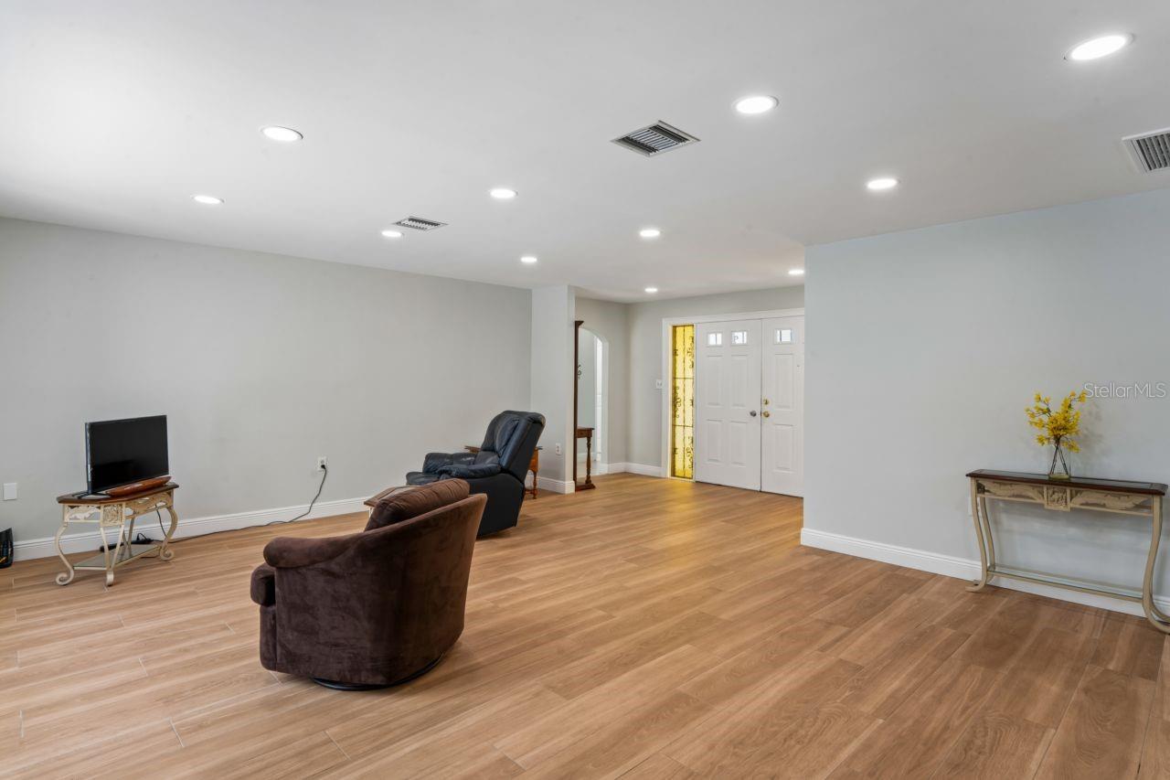 Image 11 of 61 For 6955 Bottle Brush Drive