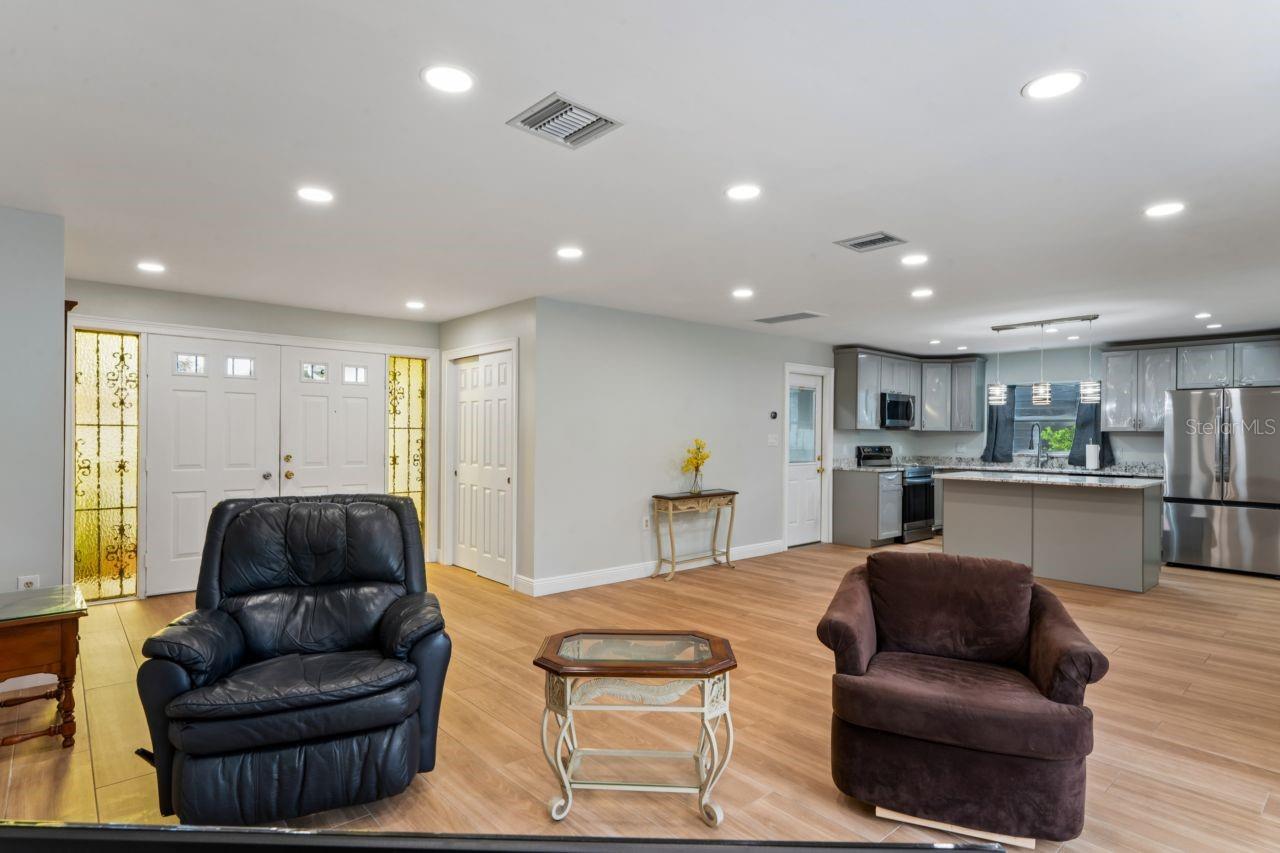 Image 12 of 61 For 6955 Bottle Brush Drive