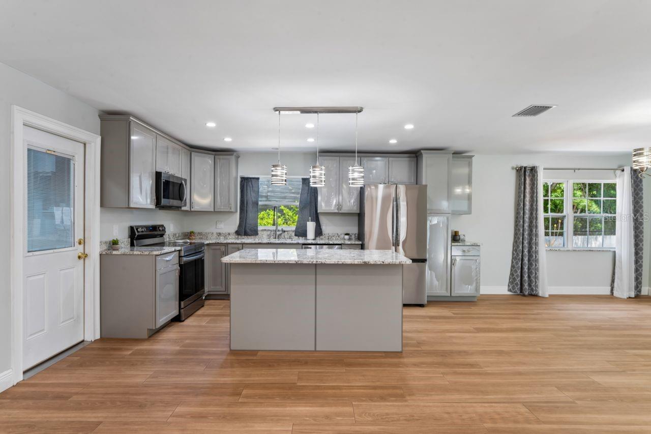 Image 13 of 61 For 6955 Bottle Brush Drive