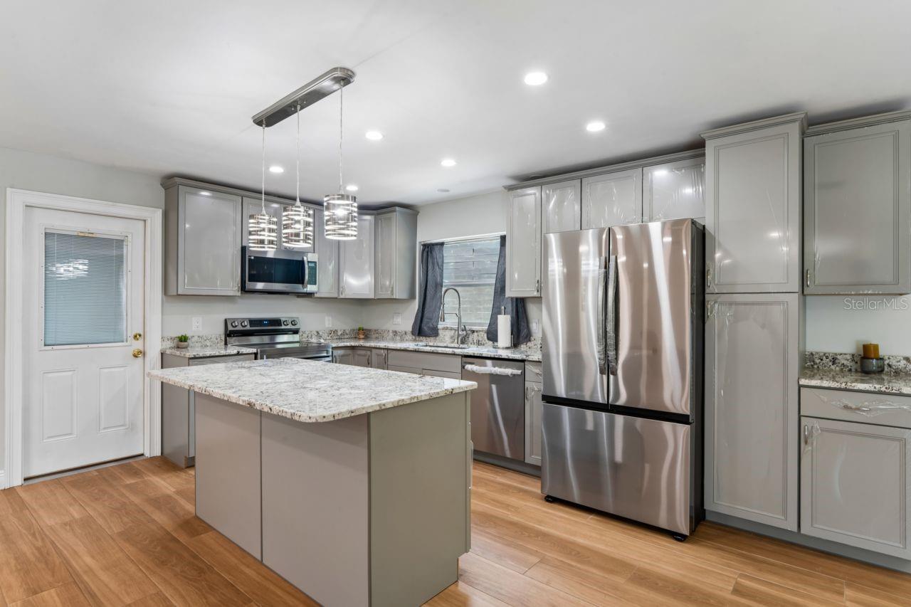 Image 14 of 61 For 6955 Bottle Brush Drive