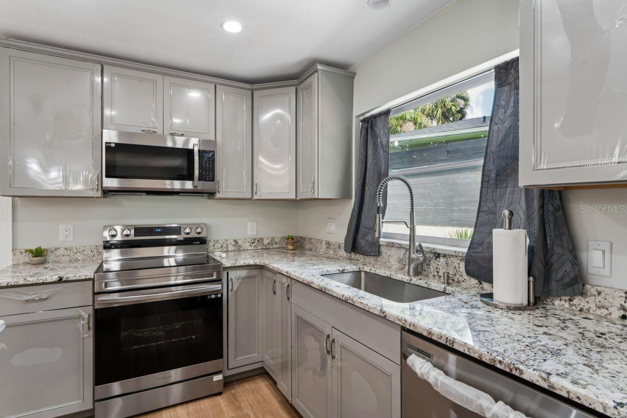 Image 16 of 61 For 6955 Bottle Brush Drive