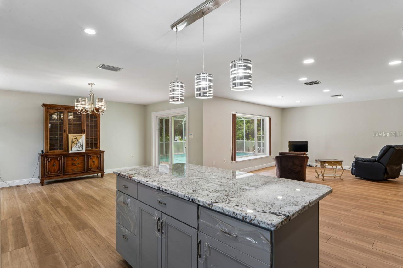 Image 17 of 61 For 6955 Bottle Brush Drive