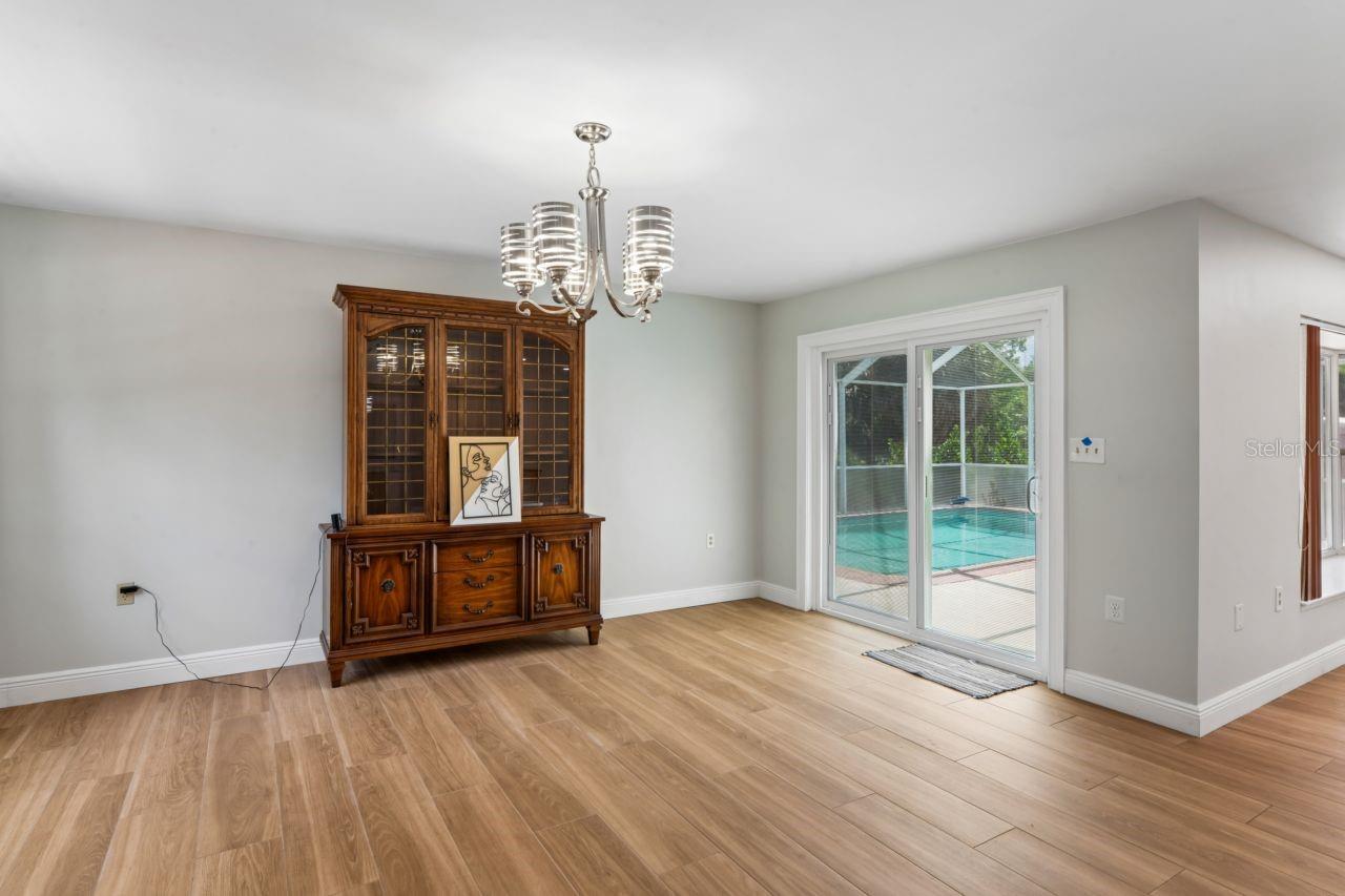 Image 18 of 61 For 6955 Bottle Brush Drive